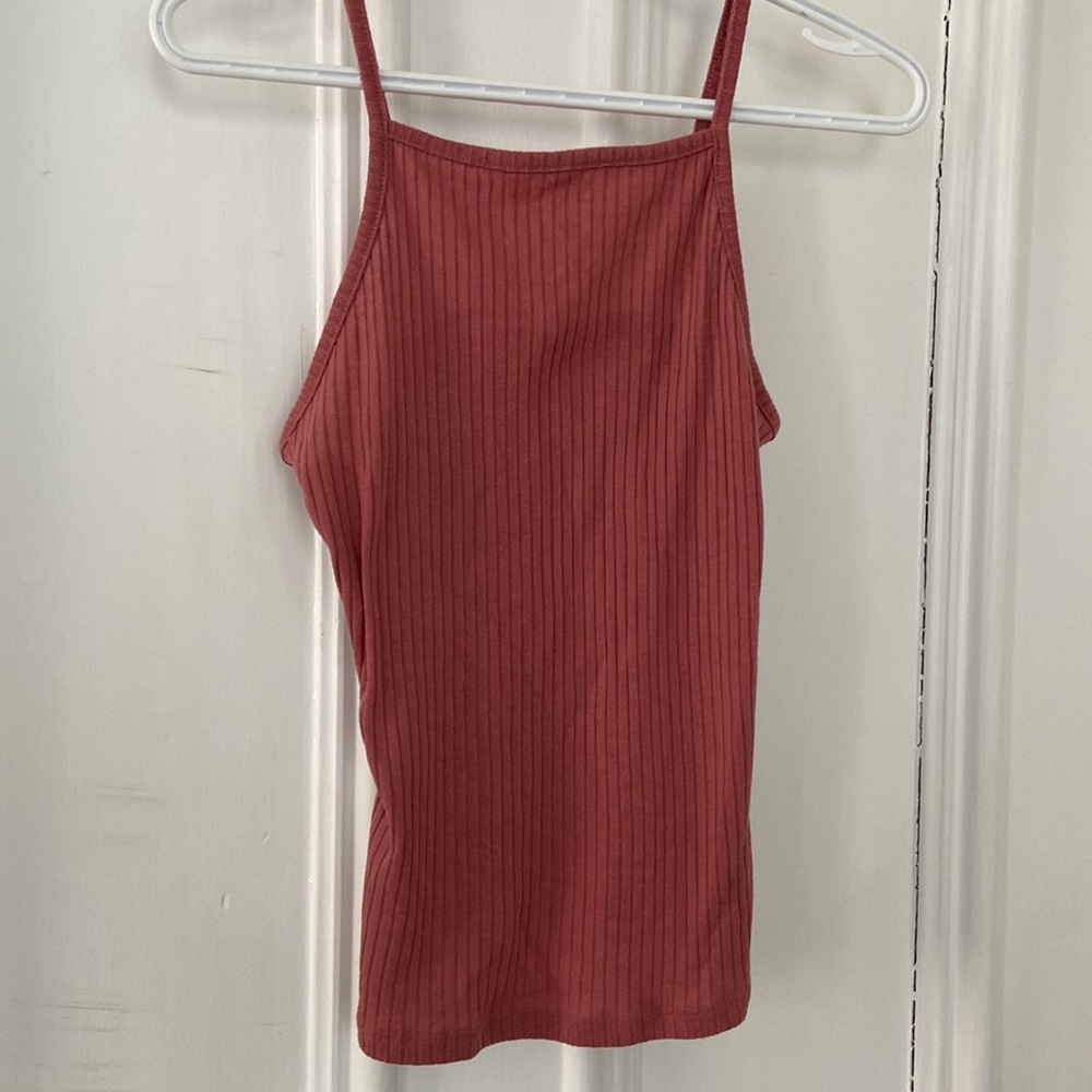 pink tanktop